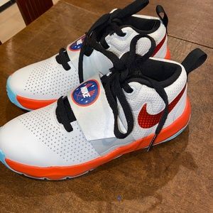 Brand new boys Nike sneakers with laces + velcro 4